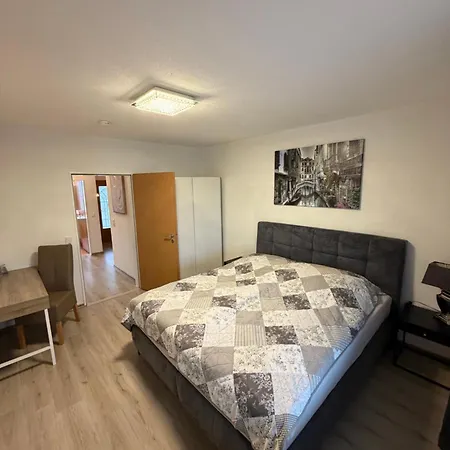 Zentrale Mit Balkon & Parkplatz