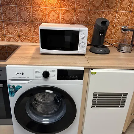 Apartment Zentrale Mit Balkon&parkplatz *