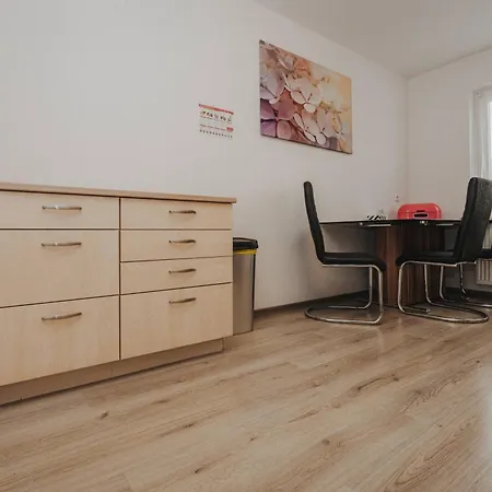 Zentrale Mit Balkon & Parkplatz *