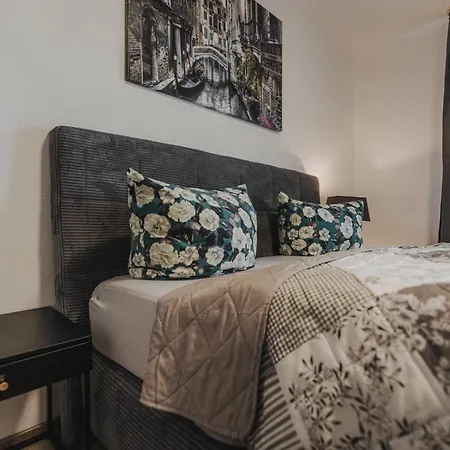 Zentrale Mit Balkon & Parkplatz Lejlighed *